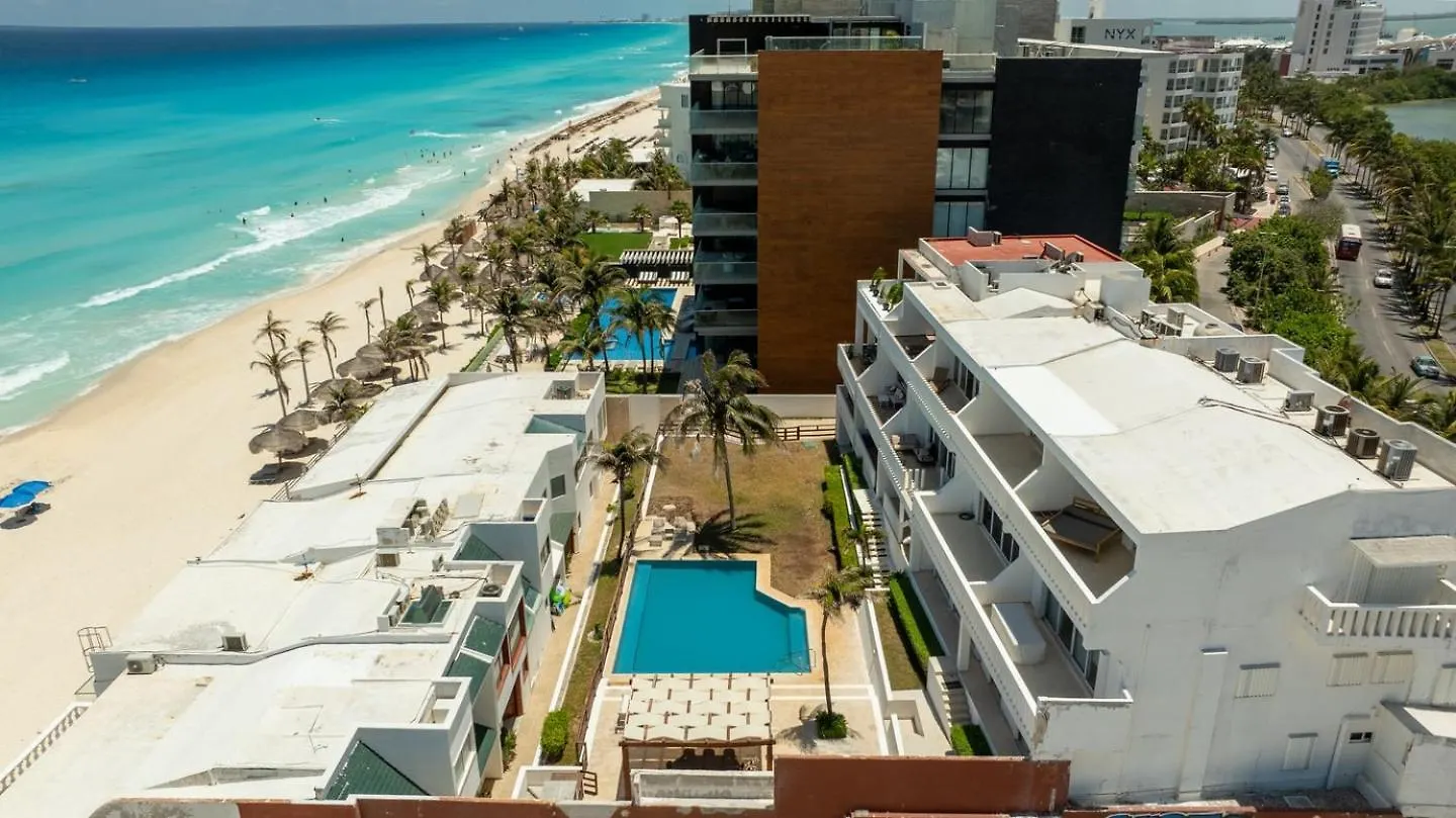 Beachfront Residence With Stunning Views And Pool كانكون