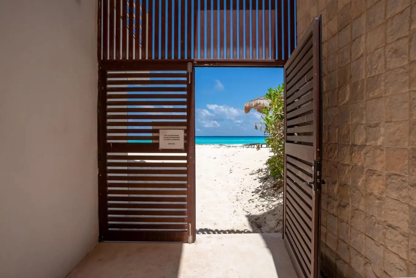 Beachfront Residence With Stunning Views And Pool Κανκούν 0*,